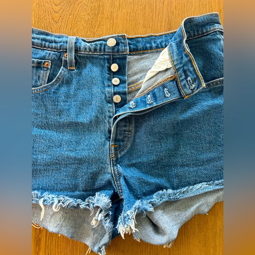 Levi’s Mom shorts - Picture 2 of 4
